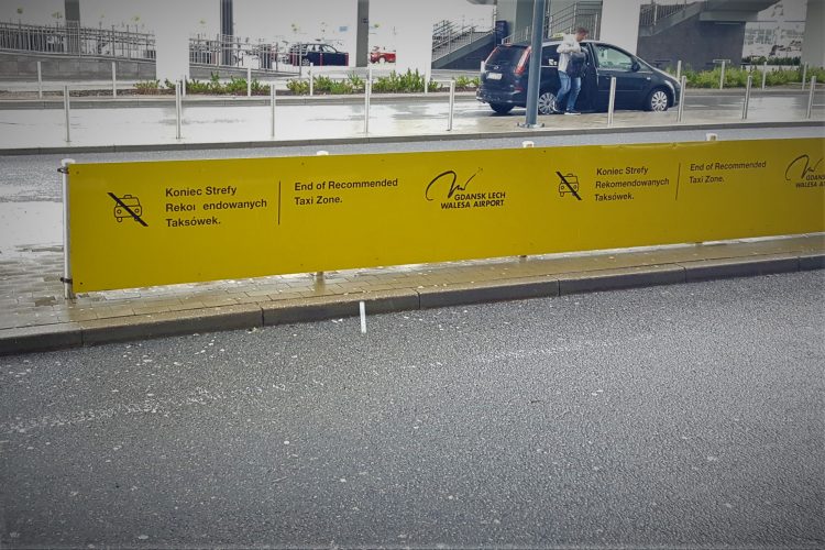 Line separating recommended taxi area