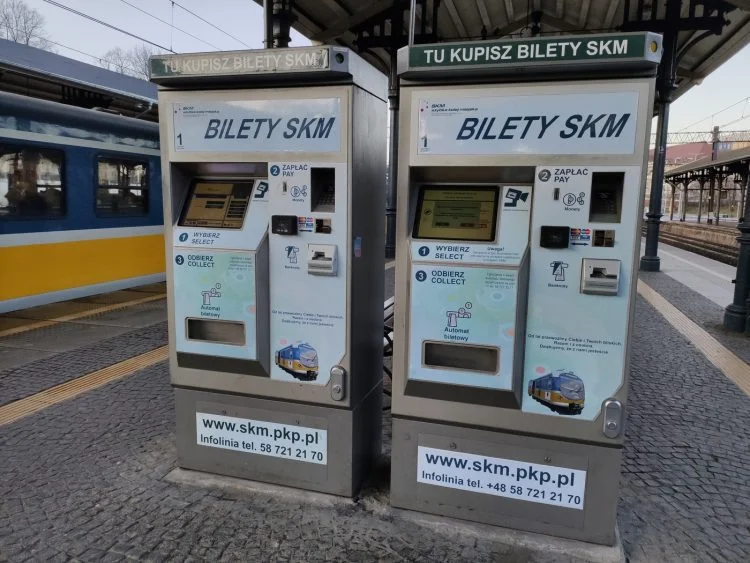 SKM train ticket machines